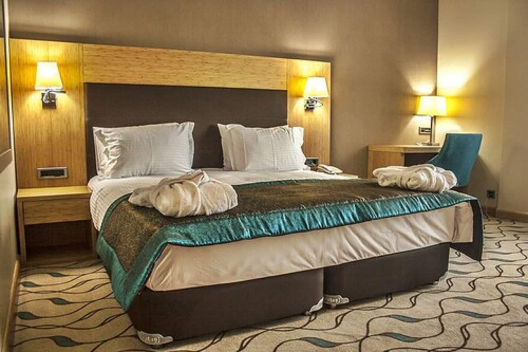มาร์กี โฮเต็ล Hotel เอดีร์เน ภายนอก รูปภาพ A bedroom at the hotel