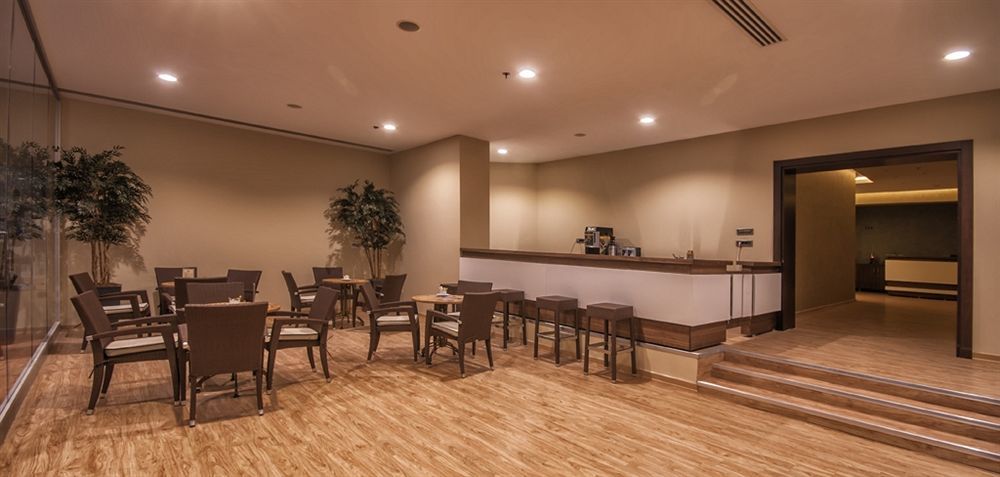 มาร์กี โฮเต็ล Hotel เอดีร์เน ภายนอก รูปภาพ The lounge at the airport